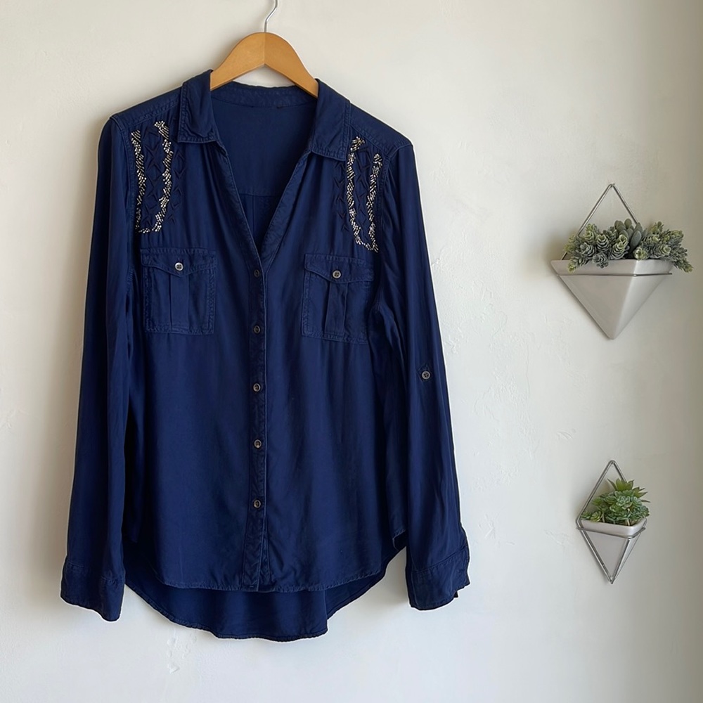 Beautiful beaded button down Blouse. L - Picture 2 of 5